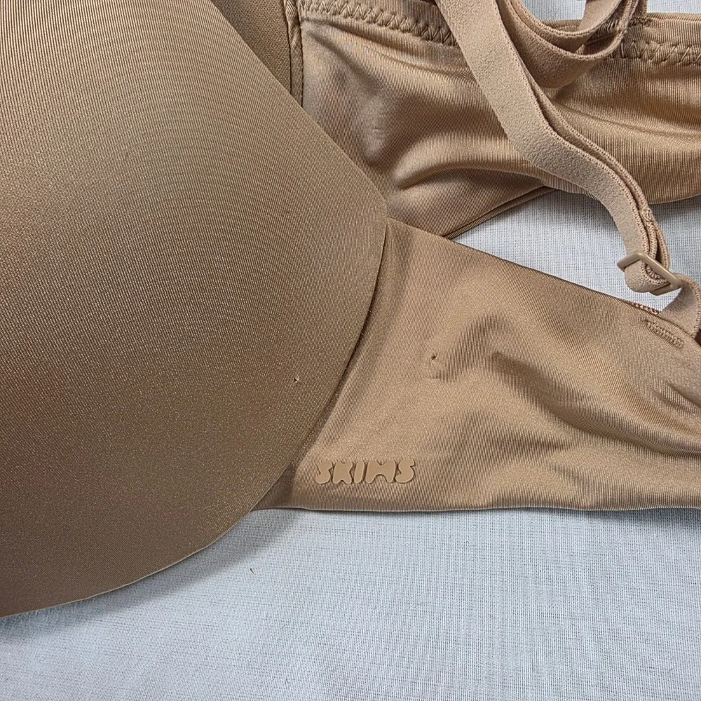 SKIMS Plunge Push up Bra Size 32D  Nude T-Shirt Bra‎ Wireless Form Comfort NWT - Picture 5 of 7